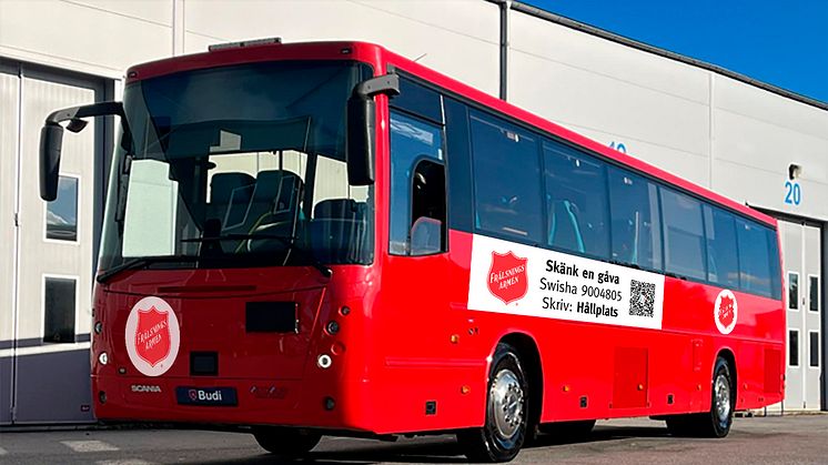 Frälsningsarméns buss för personer i hemlöshet dyker upp för första gången utanför Cityterminalen måndagen den 18 december. 
