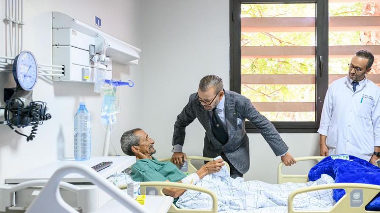 Al-Haouz Earthquake: His Majesty the King Visits Injured and Donates Blood