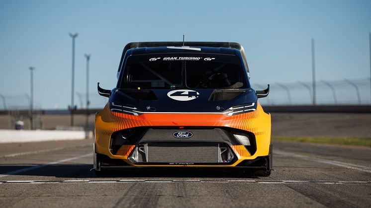 A Ford Performance az elektromos hajtású SuperVan 4.2-essel vág neki a Pikes Peak hegyi versenynek; a SuperVan 4 továbbfejlesztett változata még ütőképesebbnek ígérkezik a magasban kanyargó szerpentineken