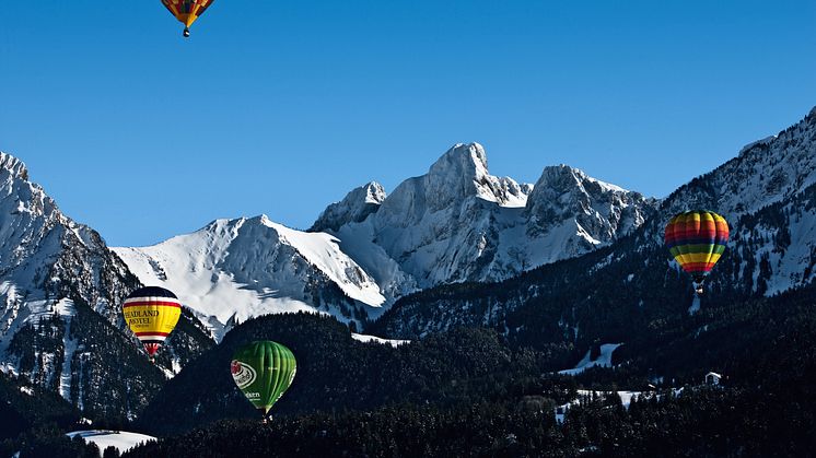 Naturpark Gruyere Pays-d Enhaut – das Ballonfestival von Chateau-d’Oex. Copyright by: Switzerland Tourism/BAFU – By-Line: swiss-image.ch/Marcus Gyger