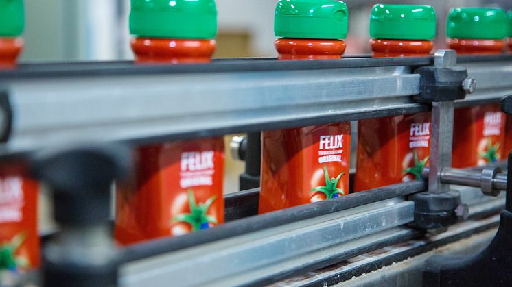 Felix tomatketchup flaskor med etikett Fågelmara- (2).jpg