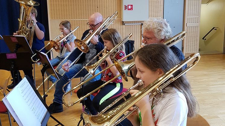 Blåsarsymfonikerna med ungdomar från El Sistema. Foto Lena Jakobsson