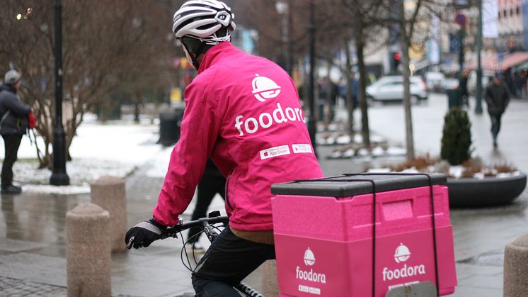 foodora feirer ett år i Bergen med å utvide åpningstidene