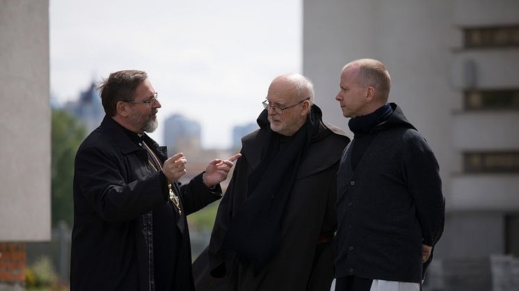 Ärkebiskop Svjatoslav Sjevtsjuk i Kiev visade kardinal Arborelius och biskop Erik Varden runt under deras tvådagarsbesök i Ukraina. 