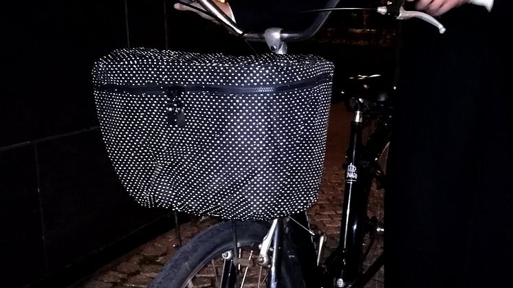 Reflekterande regnskydd till cykelkorg, prickar
