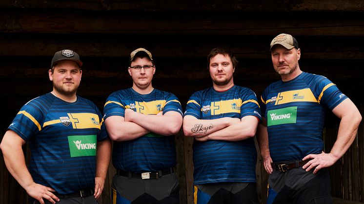 Nu är det svenska förstalaget i Timbersports NM spikat. Från vänster Calle Svadling, Johannes Eriksson, Pontus Skye och Hans-Ove Hansson.