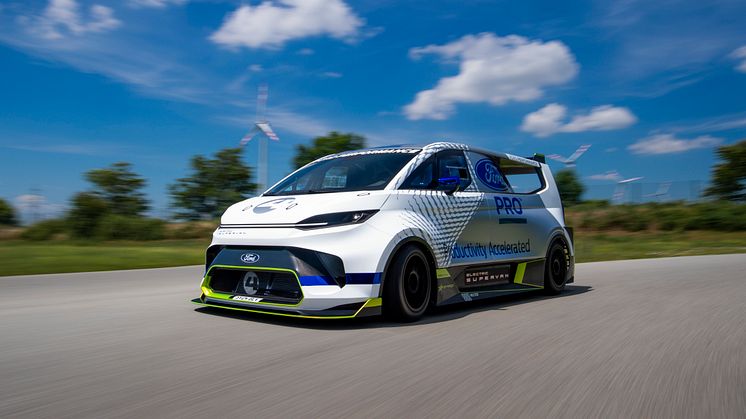 Maailman ensiesittelyssä Ford Pro Electric SuperVan – 2 000 hevosvoimaa ainutlaatuisessa paketissa