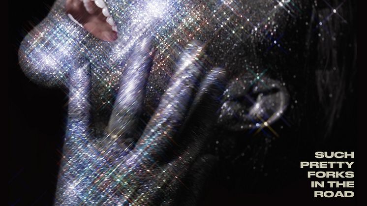 Alanis Morissette är tillbaka med nya albumet "Such Pretty Forks In The Road"