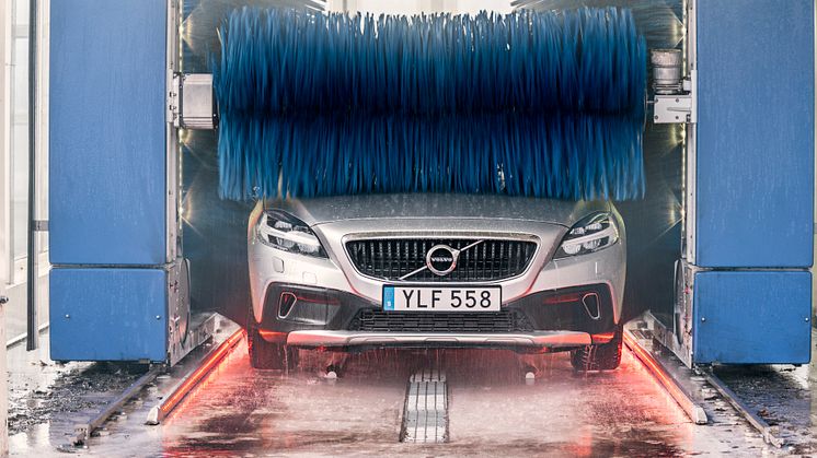 Miljön nedprioriterad när svenskarna vårtvättar bilen