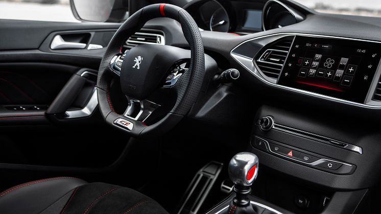 308 GTi by PEUGEOT SPORT på svensk mark