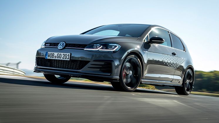 Golf GTI TCR er inspireret af baneraceren af samme navn og byder på en mere kompromisløs køreoplevelse