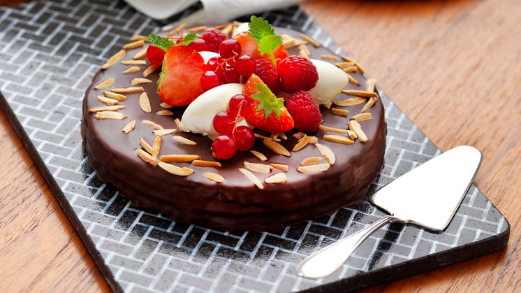 Lactose free Chocolate Cake with roasted Almonds - serving