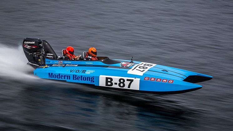 Sveriges snabbaste tjej på vatten, Veronica Olderin, flaggskepp på båtmässorna i Göteborg och Stockholm.