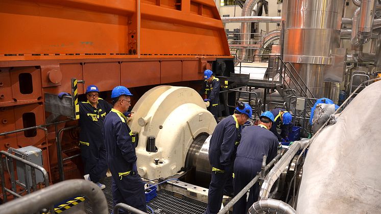Det årliga underhållsarbetet i kärnkraftreaktorn avser bland annat turbin.