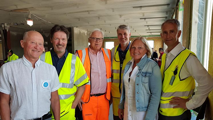 Finn Hall (klinikksjef psykisk helse og rus), Morten Staubo (hovedark. psykiatri (CURA)), Hans Thomas Gaarder (prosjektleder Skanska), Hans O. Haugen (oppdragsleder CURA), Unni Halvorsrud (brukerkoordinator SiV) og Tom Einertsen (prosjektdir).