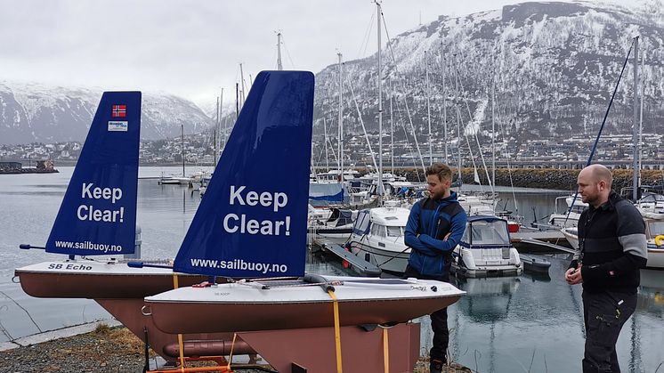 Two Sailbuoys owned and operated by Akvaplan-niva. The one in the foreground carries the Aanderaa ADCP. The one in the background is rigged with a Kongsberg Maritime echosounder (Photo: Akvaplan-niva).