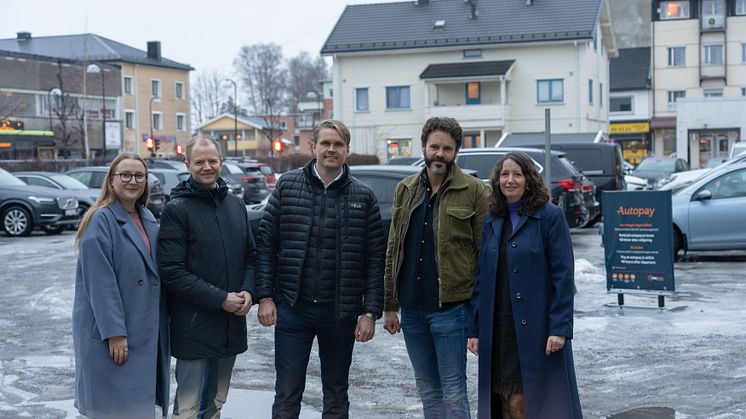 Fra venstre: Styreleder Stine Johannesen i SiO, administrerende direktør Andreas Eskelund i SiO,  Fredrik Grøndahl fra Romer Næringseiendom AS, Anders Opsahl fra Opsahl Gruppen og eiendomsdirektør Birte Almeland i SiO .