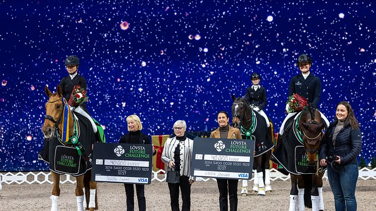 2023 års vinnare av Lövsta Future Challenge Dressage, Jennifer Lindvall/Midt-West Casino och Emma Jönsson/Date Me, foto Roland Thunholm