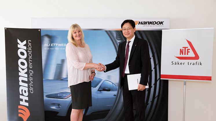 Hankook VD och NTF Generalsekreterare skriver under samarbetsavtal