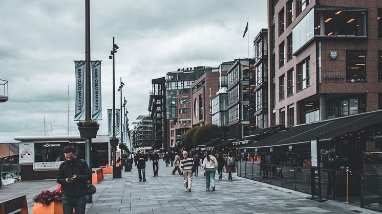 Aker brygge i skyet vær Foto: Kamil Klyta