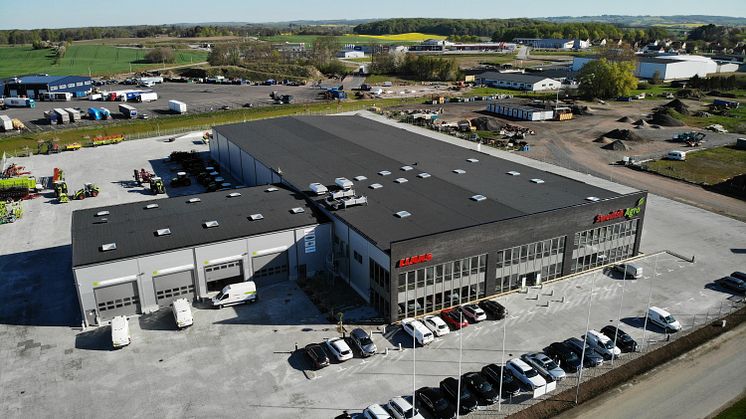 Swedish Agro Machinerys huvudkontor, verkstad, reservdelslager och showroom stod helt klart i början av april . Foto: Swedish Agro Machinery