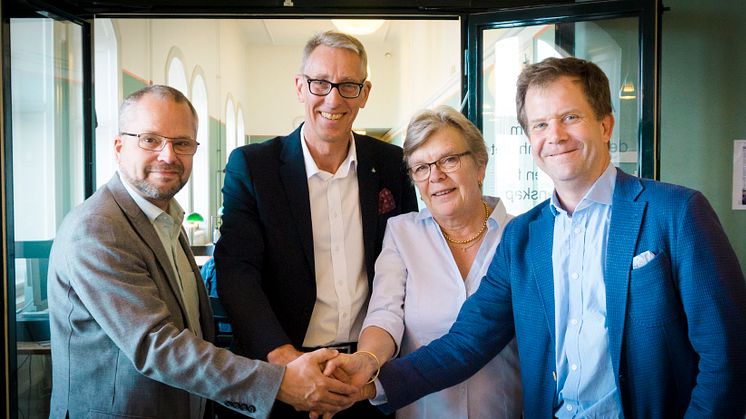 Från vänster Stefan Nilsson (direktor Ersta diakoni), Per Nilsson (rektor Ersta Sköndal högskola), Margarethe Isberg (ordförande direktionen Stiftelsen Stora Sköndal) och Martin Ärnlöv (direktor Bräcke diakoni).