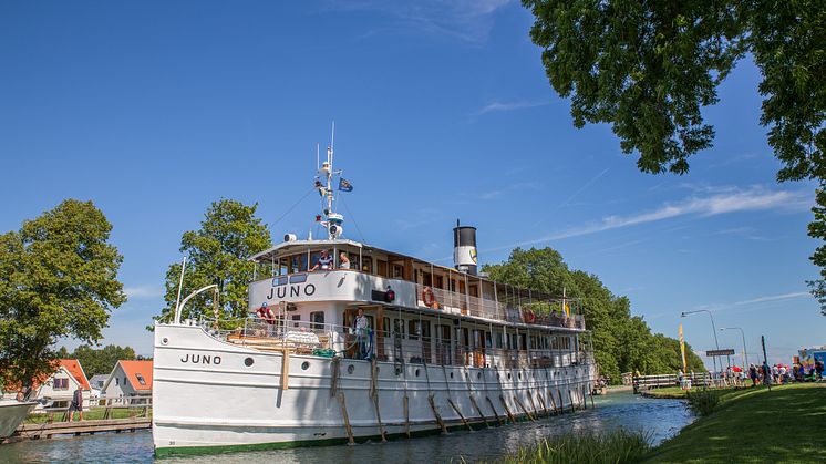 M/S Juno på kryssning i Göta Kanal. Foto: Almeräng