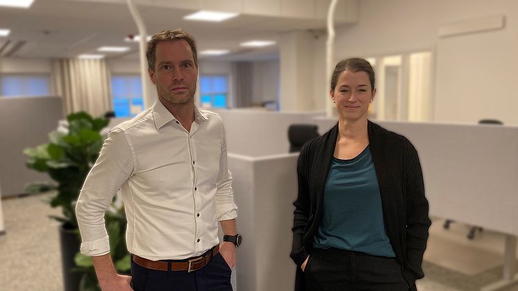 Fredrik Davidsson och Katarina Ask på Digitala kontoret tycker att arbetet blivit roligare och mer omväxlande med den nya tekniken.