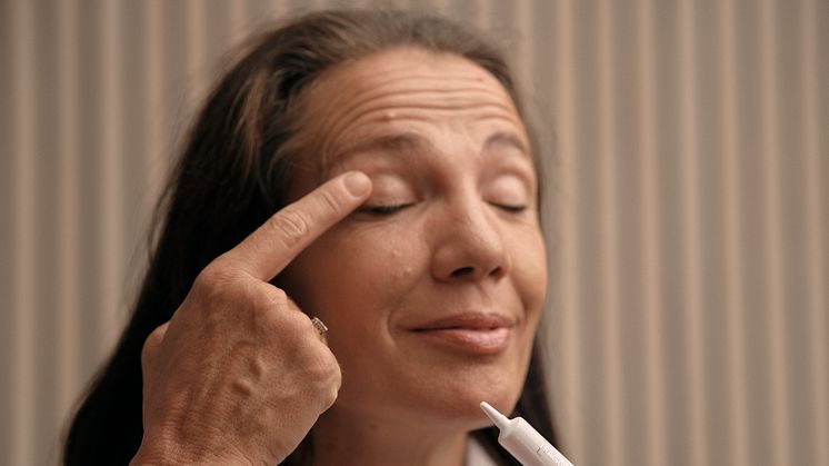 Remescar Sagging Eyelids - modellbild