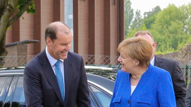 Takeda CEO Weber begrüßt Bundeskanzlerin Angela Merkel