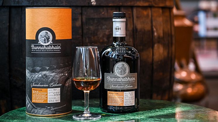 Nu lanseras Bunnahabhain Muscat Hogshead Single Cask, en tolvårig whisky som är många whiskykännares dröm. En single malt whisky av högsta kvalitet från den mytomspunna ön Islay utanför Skottlands kust. Den begränsade upplagan är endast tillägnad den