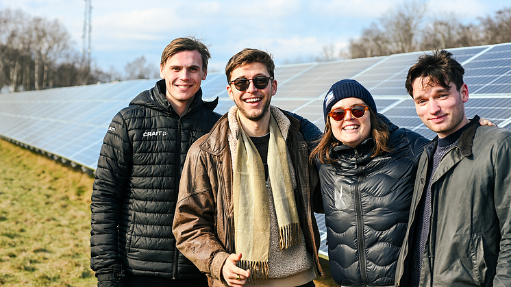 Erik, Alexander, Anna och Eddie är några av studenterna från LTH som kom till Solpunkten för att lära sig mer om solceller och förnybar energi.