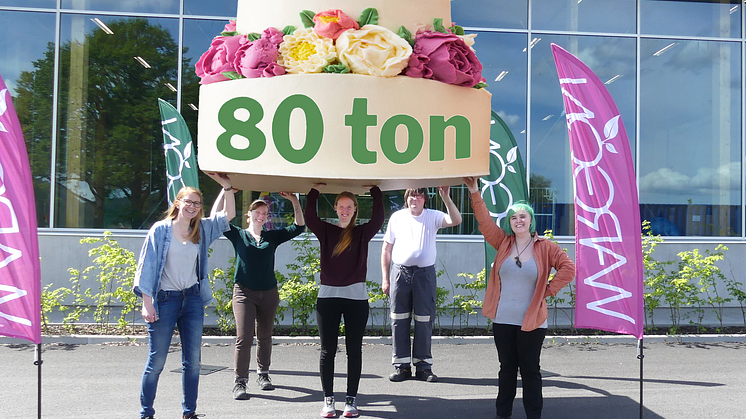 Wargön Innovations textilsorterare firade 80 tons milstolpen med tårta