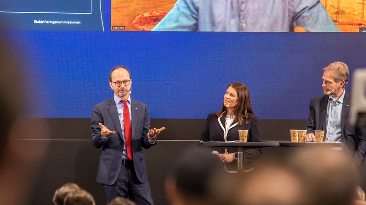 Infrastrukturminister Tomas Eneroth föredrog Elektrifieringskommisionens kartläggning av laddbehov för den tunga sektorn på eComExpo. Hela presentationen liksom alla de 25 seminarierna finns nu tillgängliga on-line på wwww.ecomexpo.se