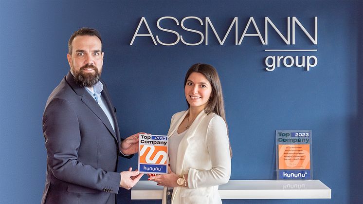 Dirk Kunz, CFO and Seyda Ercan, Team Manager HR, are delighted about the renewed "Top Company" award.