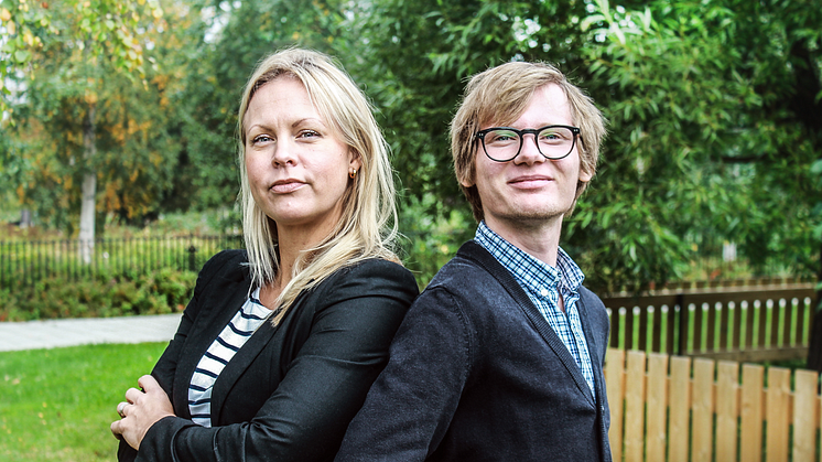 Inger E Pedersen, affärsrådgivare och Tim Timborn, kommunikatör, på Energikontor Norr som håller i den nya kampanjen Klimatkämpar från Norr. Foto: Energikontor Norr
