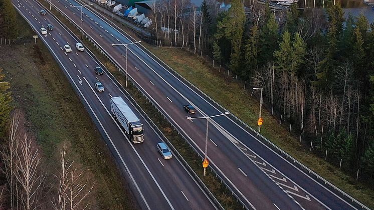 Scania testaa itseohjautuvia kuorma-autoja normaaliliikenteessä moottoritiellä