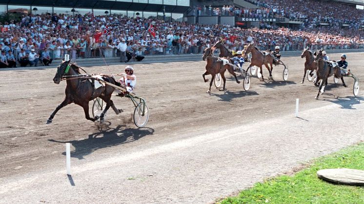 Elitloppssegraren Mack Lobell fyller 30 år 