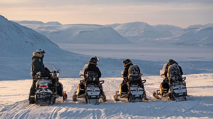 Nære møter mellom mennesker og villmark er bærende i reiseproduktene til Basecamp Explorer Spitsbergen.