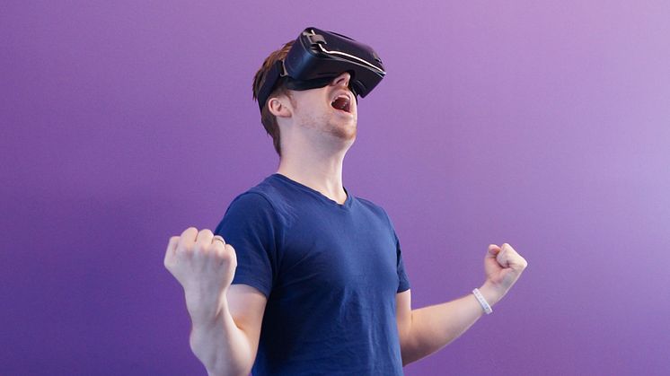 Personer med social fobi visar förbättrade symtom och förbättrade förändringar i hjärnaktivitet efter terapi med virtual reality. Foto: Pexels, CC0.