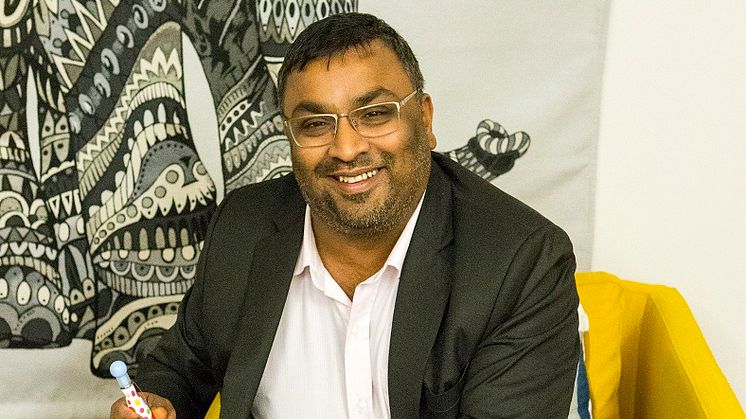 Raja Thorén, vd ThorenGruppen AB, har nu tecknat på en gemensam avsiktsförklaring tillsammans med Umeå Kommun om en ny fotbollshall.