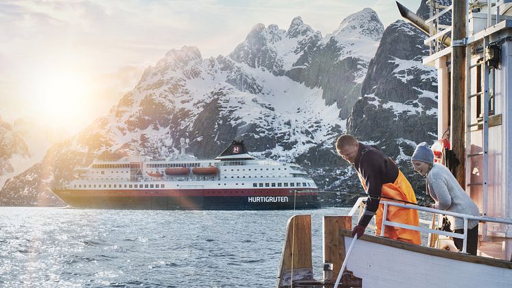 SATSER PÅ NORSKEKYSTEN:  Hurtigruten har bestemt seg for å by på hele anbudet på Kystruten Bergen - Kirkenes. Samtidig varsler selskapet en storsatsing på norskekysten - med eller uten avtale med staten. Foto: JENS HAUGEN/Hurtigruten