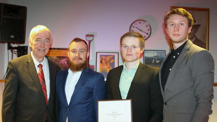 Fr. v: Bert-Inge Hogsved, Johannes Altnäs, Gustaf Sjösten och Simon Fors. Eric Lindgren saknas på bild.