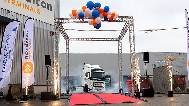 One of the new electric trucks arriving at consolidation company Nordicon's terminal in Gothenburg. From here, it will transport containers in shuttle traffic to and from the Port of Gothenburg's container terminal operated by APM Terminals.