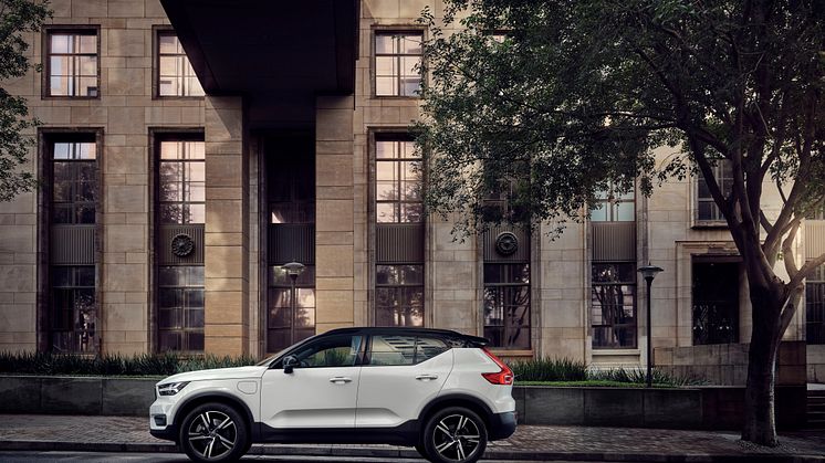 Volvo XC40 T5 plug-in hybrid i Crystal White Pearl