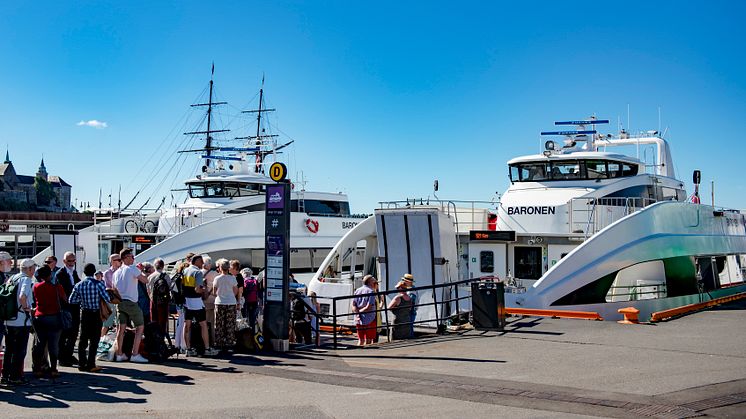 Hurtigbåtene MS «Baronen» og MS «Baronessen» som i dag går i rute i Oslofjorden skal bygges om til nullutslippsbåter hos veftet Brødrene Aa i Hyen og være klare til oppstart sommeren 2024. Foto: Ruter As / Redink, Fartein Rudjord