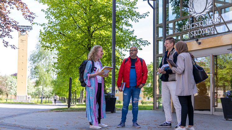 Satsning på livslångt lärande har gjort att fler söker sig till Högskolan i Skövde.