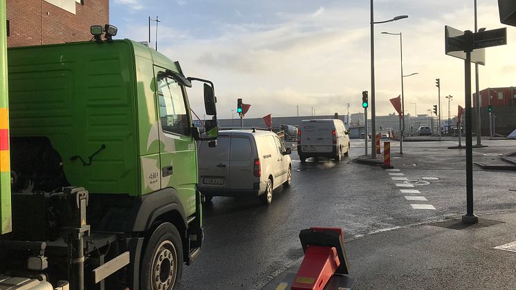 Du som kommer från Kämpegatan och ska ut på E45 i riktning mot Järntorget kan svänga höger i Stationsmotet. Foto: Trafik Göteborg