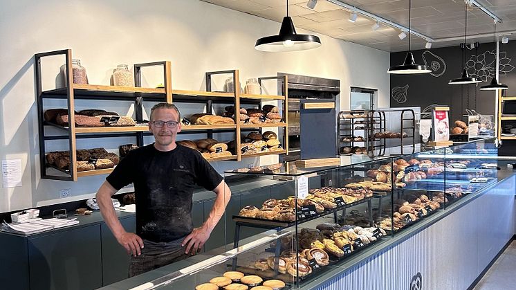 Som ny bagermester hos KonditorBager i Vordingborg, vil Danni Bendix Engmann gøre sortimentet mere moderne og tidssvarende i samarbejde med bagerforretningens medarbejdere. Foto: PR.