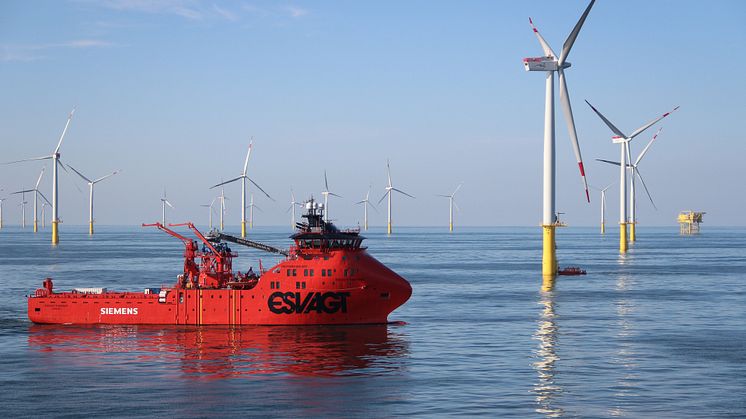 'Esvagt Faraday' på job i Butendiek Offshore Windpark